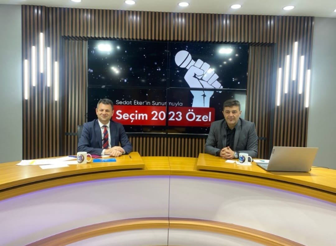 Bir televizyon programına katılan