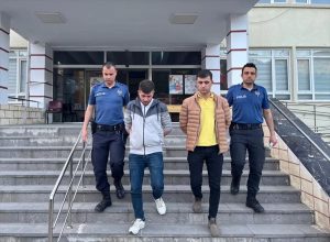 Adana’da Otomobilde 3 Bin 246 Uyuşturucu Hap Bulunduran 2 Kişi Tutuklandı