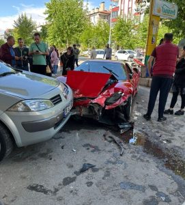 Aksaray’da milyonluk araç hurdaya döndü