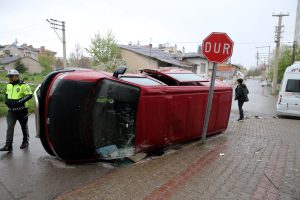 Sivas’ta Öğrenci Servisinde Kaza: 5 Kişi Yaralandı