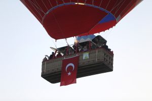 Kapadokya’da Balonlar Türk Bayrağı ile Uçtu