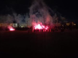 Aksaraysporlu taraftarlar tesislere giderek futbolculara destek verdi