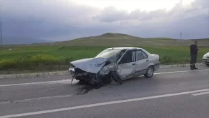 Çorum’da İki Otomobil Çarpıştı, 4 Yaralı