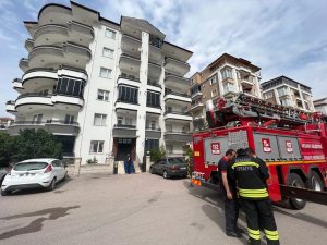 Aksaray’da evde çıkan yangın korkulu anlar yaşattı. iki kişi yaralandı