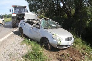 Konya’da otomobil ağaca çarptı, 2 kişi yaralandı