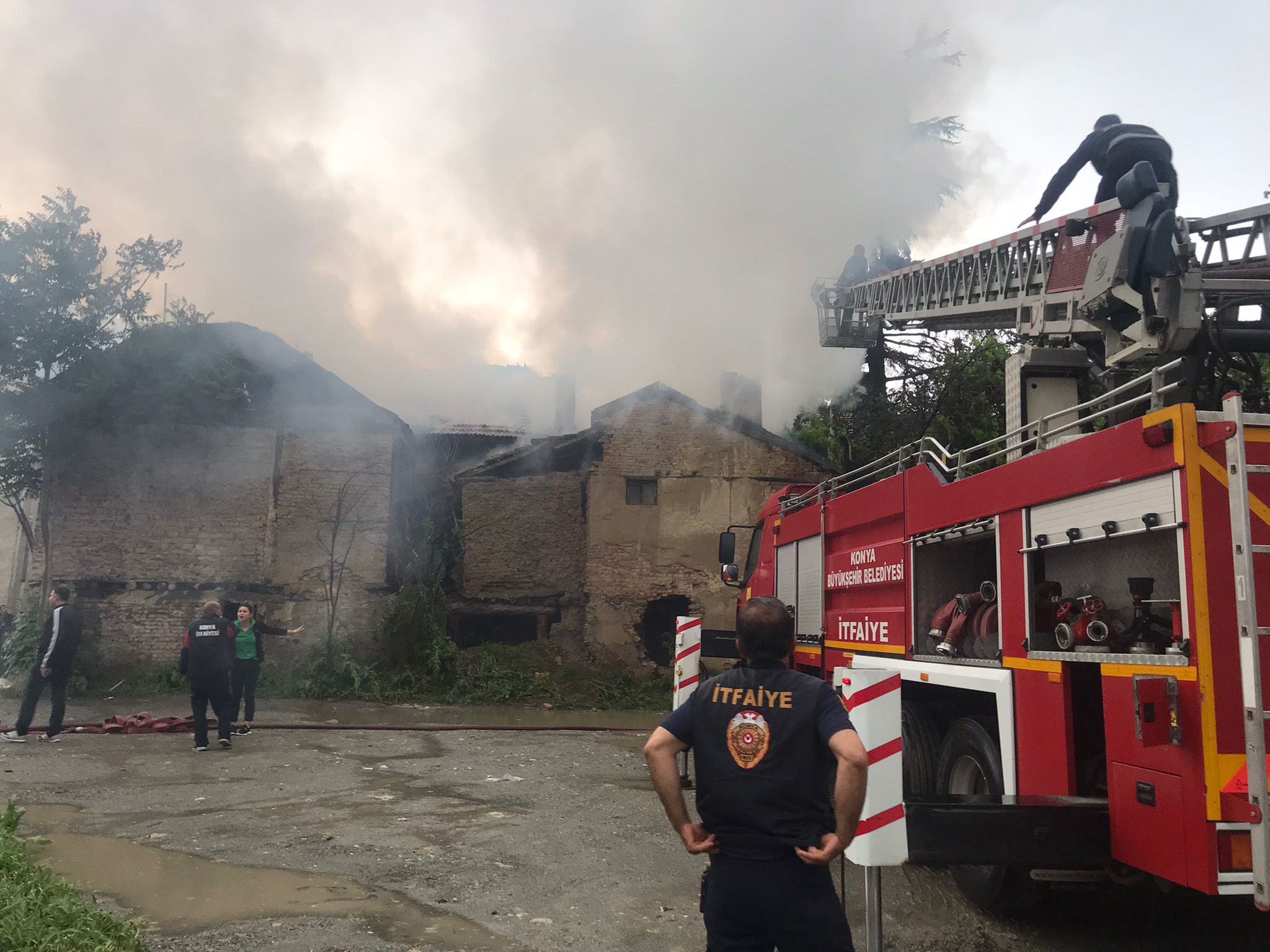 Akşehir’de kuvvetli yağış sırasında