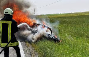 Konya’da seyir halindeki otomobilde çıkan yangın söndürüldü