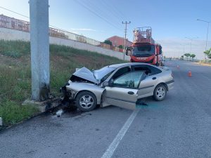 Kırıkkale’de otomobil direğe çarptı, 1 ölü 1 yaralı