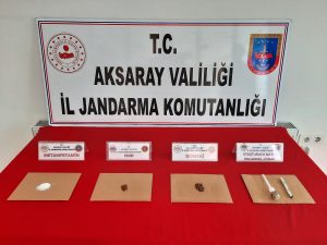 Jandarma 4 şahsın adresine operasyon yaptı