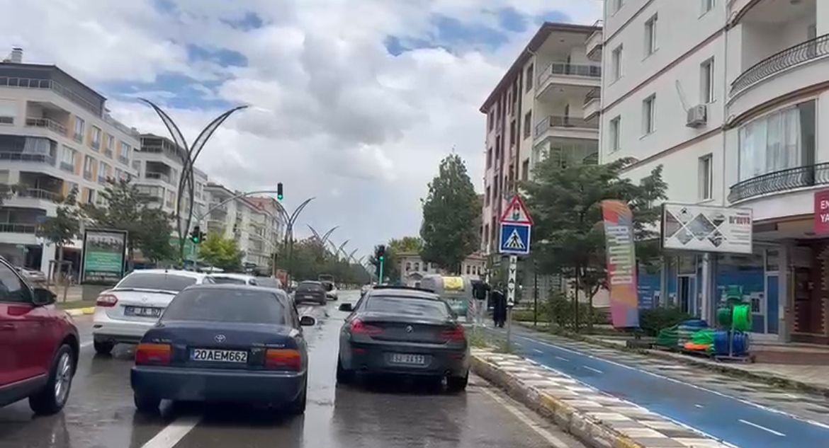 Aksaray’da yaya geçidine aracını