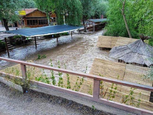 Aksaray Belisırma’da, sel meydana