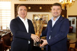 Aksaray Valisine şampiyonluk kupası ile ziyaret