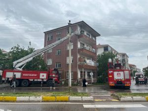 Aksaray’da genç kadın İntihar etmek istedi evini ateşe verdi