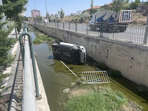 Kayseri’de otomobil kanala düştü, sürücü yaralandı