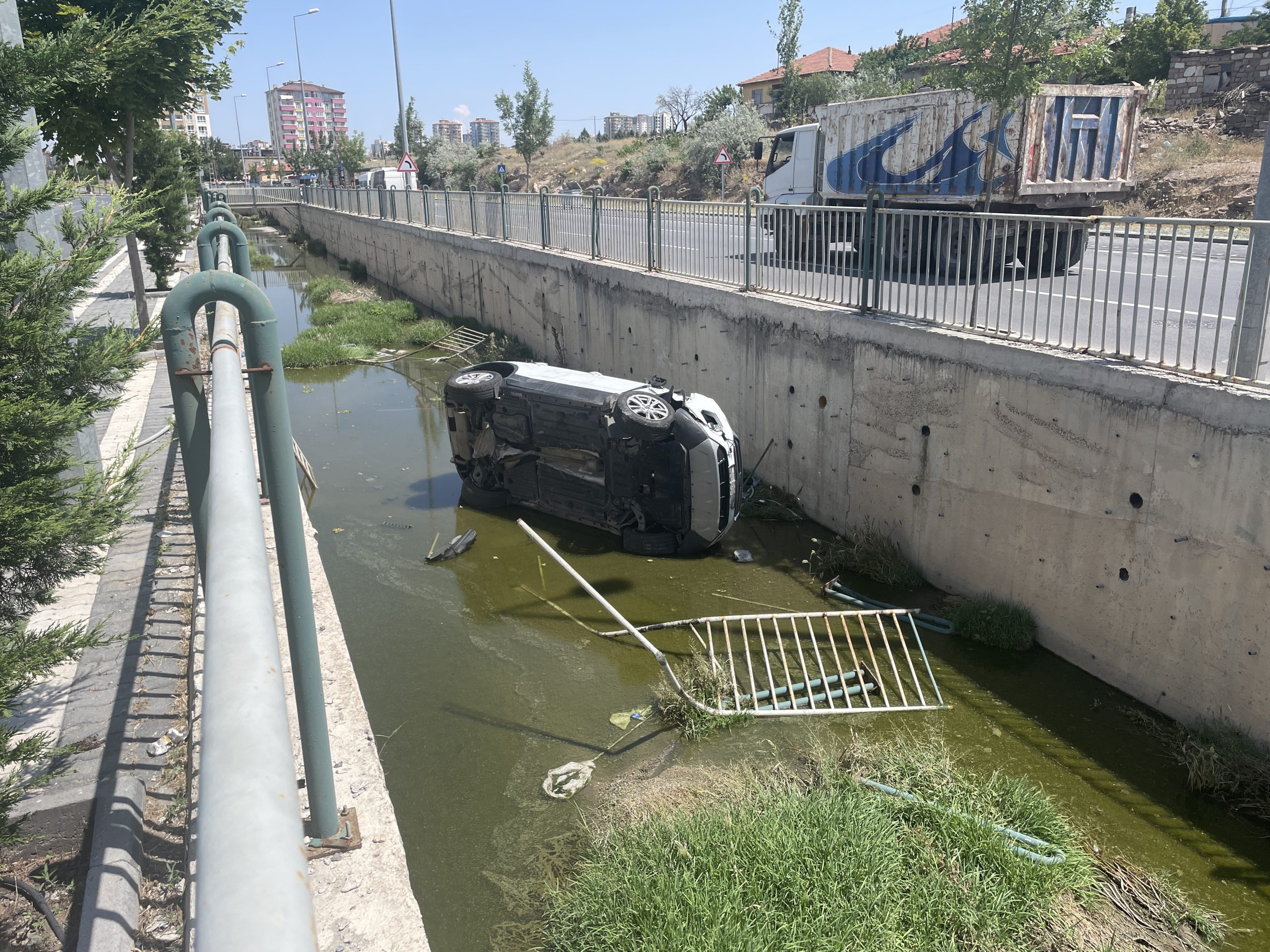   Kayseri’de otomobilin kanala