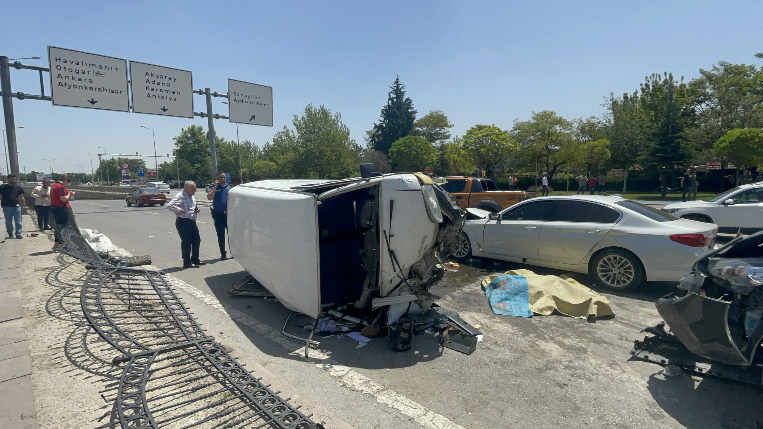 Konya’da minibüsün karşı şeride