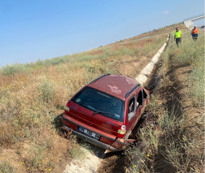 Aksaray’da otomobilin bariyerlere çarpması