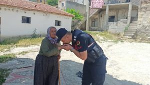 Jandarma yalnız değilsiniz dedi köy, köy, belde belde yaşlıları ziyaret etti