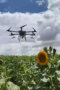 Aksaray’da ziraai ilaçlama dronu tasarruf sağlıyor