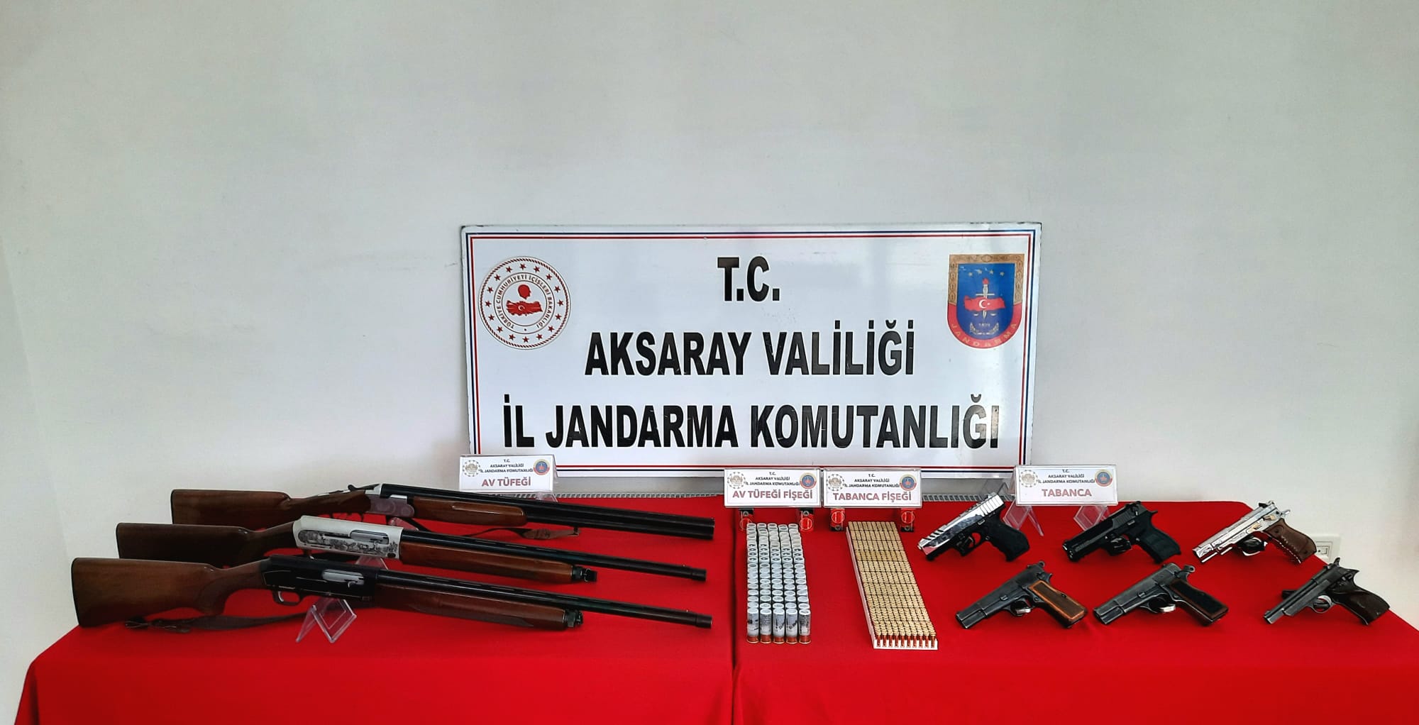 Jandarma Komutanlığı ekipleri, silahla