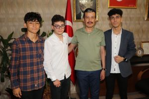 Mucit gençler Başkan Aktürk’ü ziyaret etti