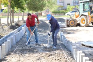 Belediye ekipleri, çocuk parkını yeniliyor