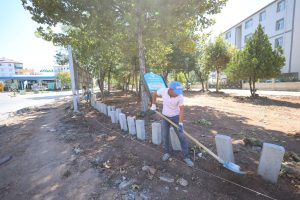 Belediye ekipleri, park alanlarını yeniliyor