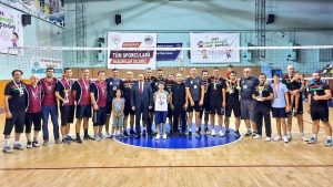 2. Geleneksel Veteranlar Voleybol turnuvasının şampiyonu Eğitime Destek Platformu oldu