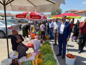 Ak Parti Milletvekili Hüseyin Altınsoy, Cuma Pazarını ziyaret ederek esnafla buluştu