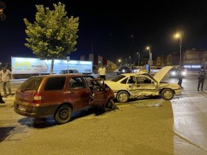 Kayseri’de iki otomobilin çarpıştığı kazada 5 kişi yaralandı