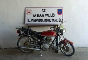 Jandarma çalınan motosiklet ve hırsızı buldu