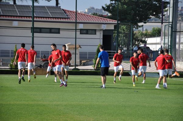 Aksaray Belediyesporlu futbolcular ilk