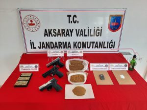 Jandarma dağda barakada saklanan uyuşturucu tacirlerine operasyon yaptı