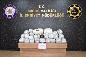 Niğde’de 72,5 kilogram esrar ele geçirilen tırın sürücüsü tutuklandı