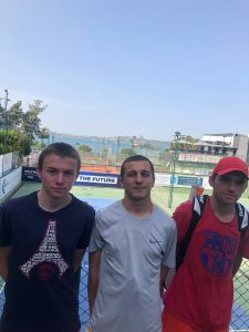 Aksaraylı kardeşler İstanbul’da tenis şampiyonasında boy gösteriyor