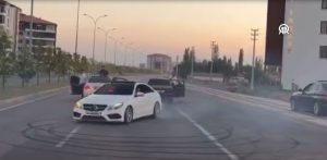 Aksaray’da düğün konvoyunda drift yapan sürücüye para cezası