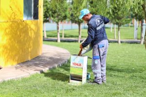 Aksaray Belediyesi sıcak havalarda sokak hayvanlarını unutmadı