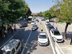 Aksaray Emniyeti, drift yapanlara geçit vermedi: onlarca sürücünün ehliyetine el konuldu