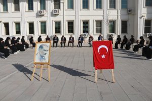 Aksaray’da Cumhuriyet’in 100. yılında yüz satır kitap okuma etkinliği yapıldı