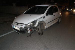 Otomobille çarpışan motosikletin sürücüsü yaralandı