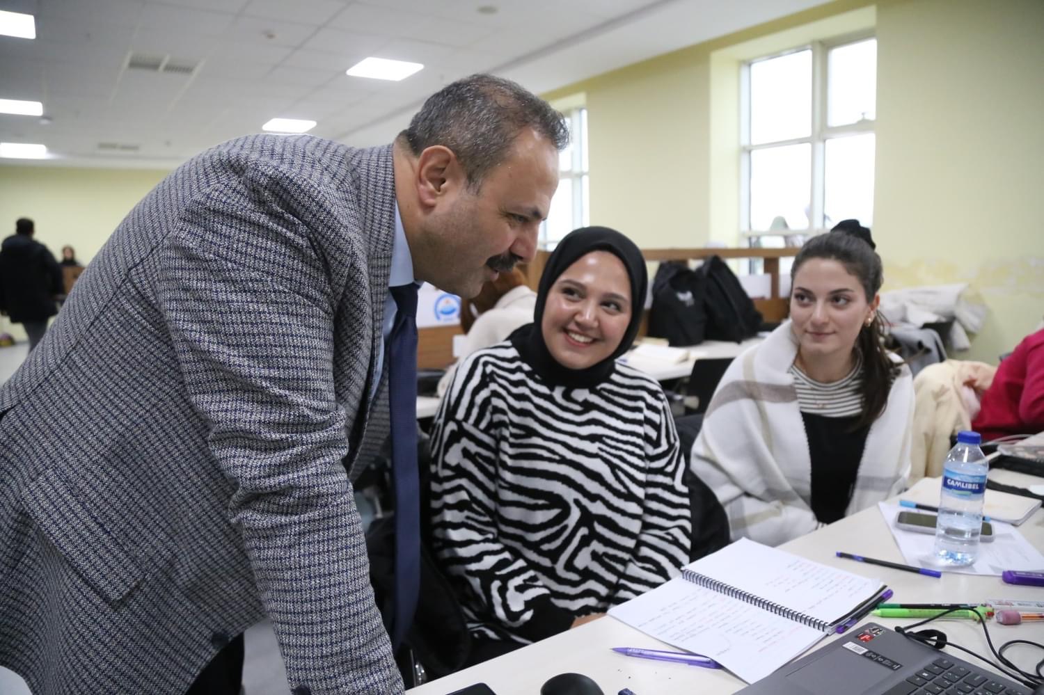 Aksaray Üniversitesi Rektörü Prof.