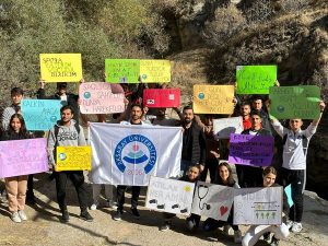 ASÜ’lü öğrenciler sağlıklı yaşam için doğa yürüyüşü yaptı