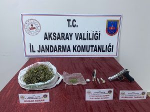 Aksaray Jandarmadan uyuşturucu operasyonu; 1 adet tabanca ele geçirildi