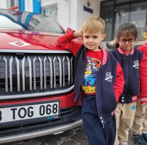 Belediye Başkanı Dinçer, yerli malı haftasında öğrencilere TOGG sürprizi yaptı!