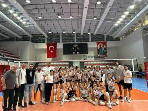 Voleybol ikinci liginde Aksaray fırtınası esiyor