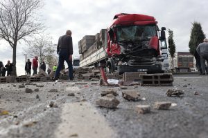 Zincirleme trafik kazasında 2 kişi yaralandı