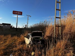 Akıncılar’da devrilen otomobildeki 2 kişi yaralandı