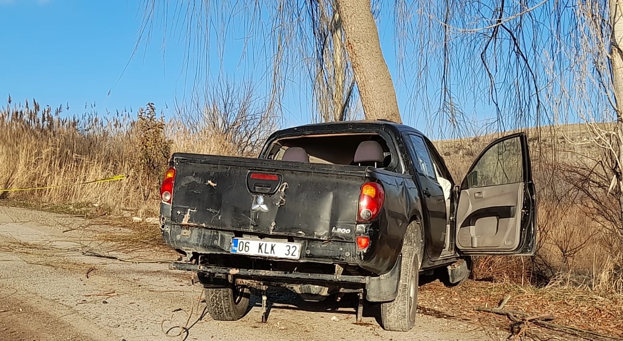 Sivas’ın Gemerek ilçesinde kamyonetin