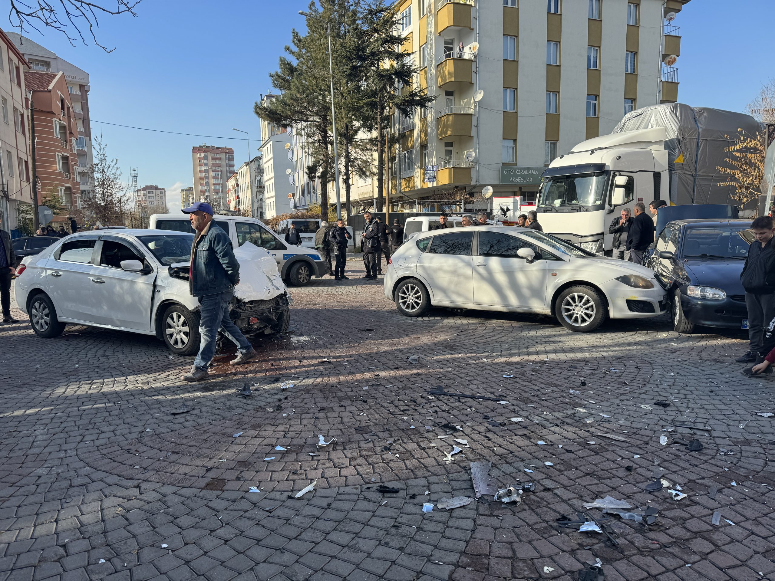 Kayseri’de, 2 otomobilin çarpışması