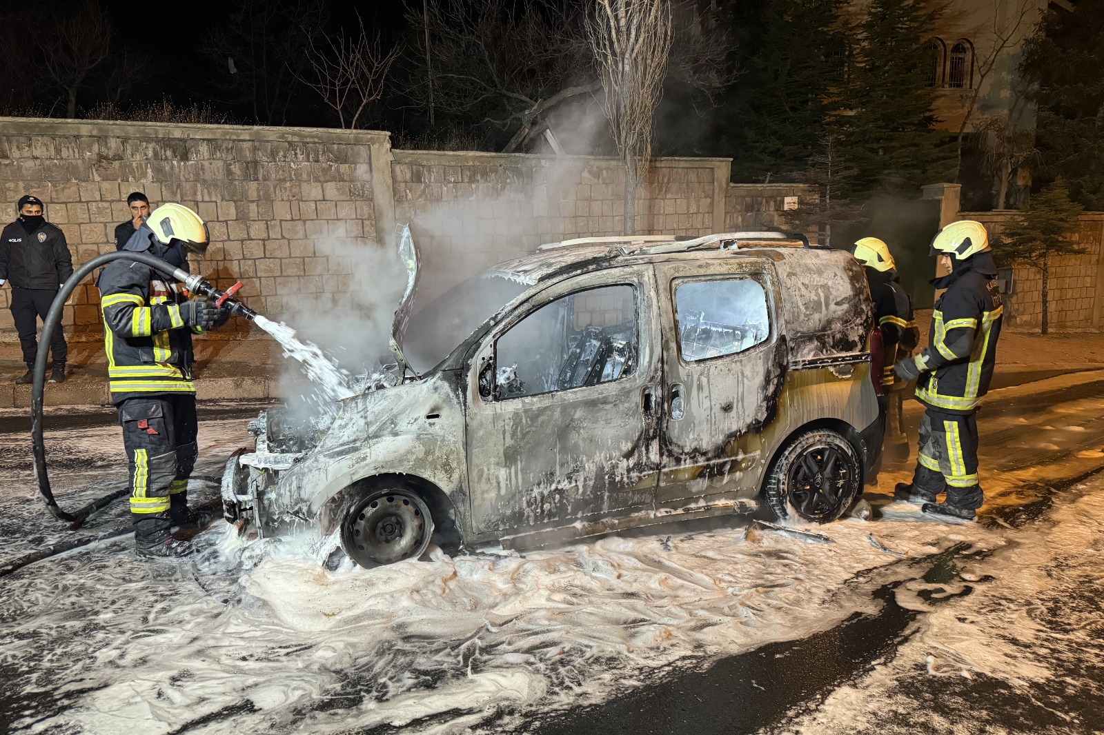 Kayseri’de seyir halindeyken alev